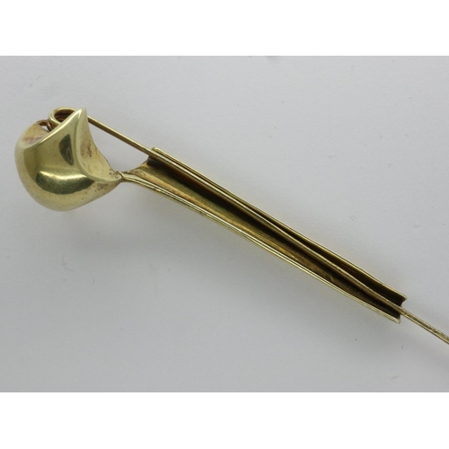 26 - Silver gilt designer pin brooch, Jens Tag Hanson, L: 80 mm, 9g. P&P Group 1 (£14+VAT for the first l... 