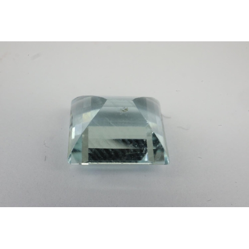 28 - Loose natural aquamarine gemstone, 1.7ct. P&P Group 1 (£14+VAT for the first lot and £1+VAT for subs... 