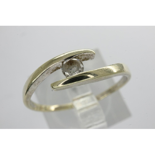 59 - 9ct gold ring set with cubic zirconia, size P/Q, 1.4g. P&P Group 1 (£14+VAT for the first lot and £1... 