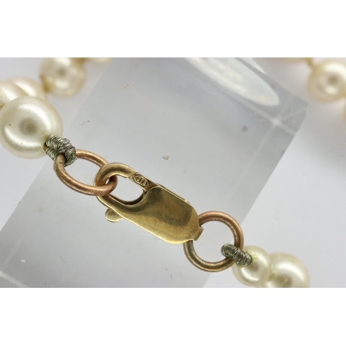 70 - Pearl necklace with 9ct gold clasp, L: 44 cm. P&P Group 1 (£14+VAT for the first lot and £1+VAT for ... 