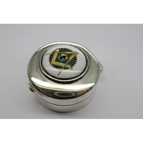 132 - 925 silver pill box with Masonic design, D: 25 mm. P&P Group 1 (£14+VAT for the first lot and £1+VAT... 