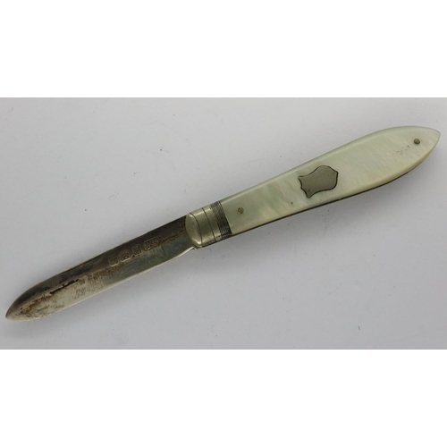 139 - Hallmarked silver fruit knife with mother of pearl handle. P&P Group 1 (£14+VAT for the first lot an... 