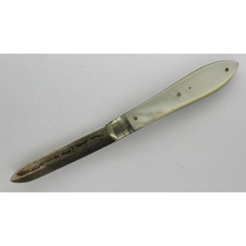 139 - Hallmarked silver fruit knife with mother of pearl handle. P&P Group 1 (£14+VAT for the first lot an... 