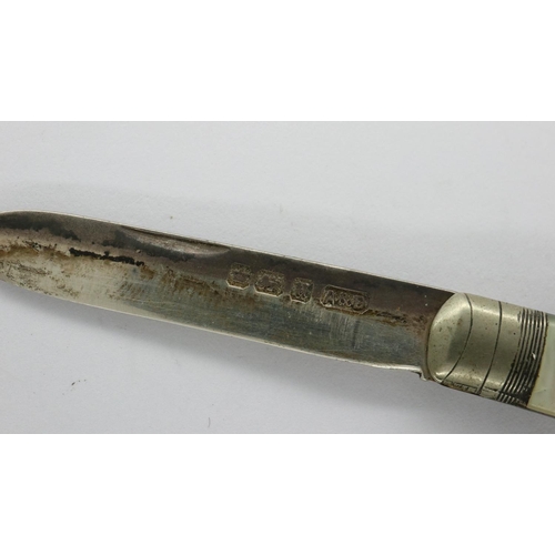 139 - Hallmarked silver fruit knife with mother of pearl handle. P&P Group 1 (£14+VAT for the first lot an... 