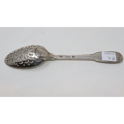 140 - Continental silver spoon/tea strainer, 82g, L: 21 cm. P&P Group 1 (£14+VAT for the first lot and £1+... 