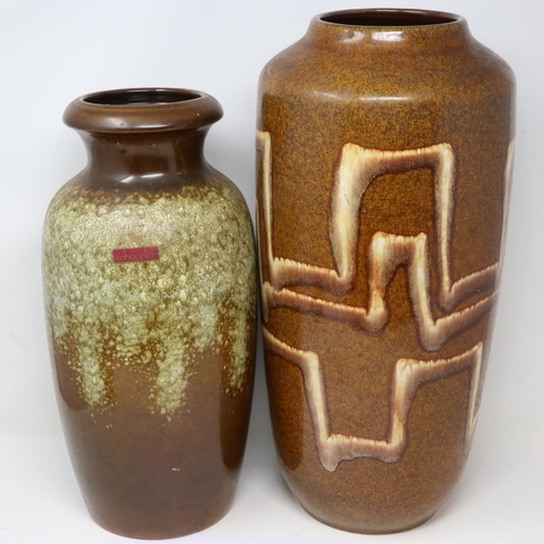 286 - Two Scheurich West German vases, largest H: 46 cm, fleabites to rim of one vase. Not available for i... 