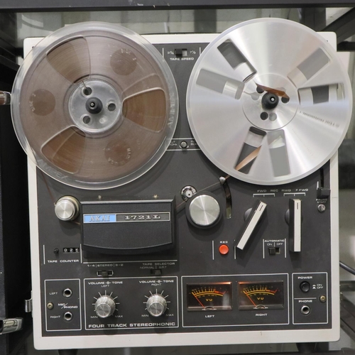 Akai 1721L reel to reel tape recorder with built in speakers with spare  tapes and spools, working at