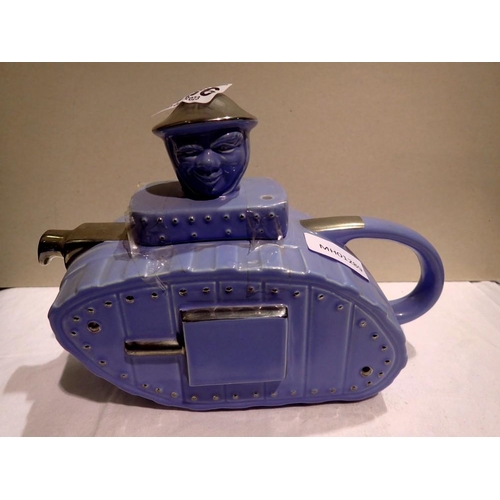 1036 - Sadler type Owd Bill tank teapot by Racingdesigns. Not available for in-house P&P