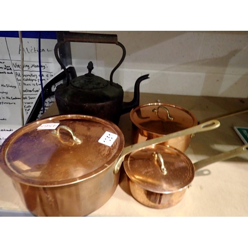 1051 - Dirty Copper kettle and three lidded copper pans. Not available for in-house P&P