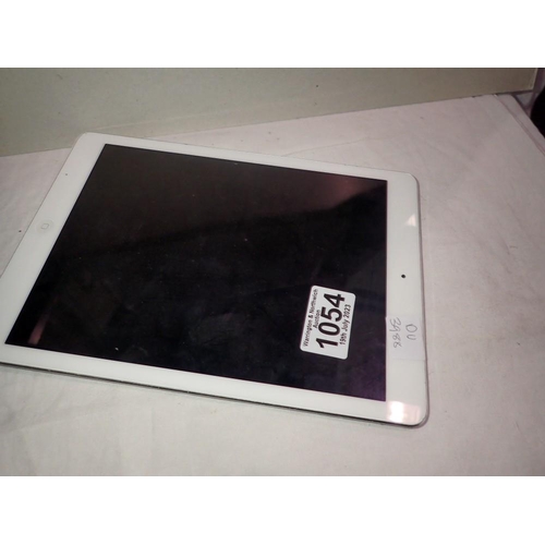 1054 - Apple iPad model A1474, no charger. P&P Group 1 (£14+VAT for the first lot and £1+VAT for subsequent... 