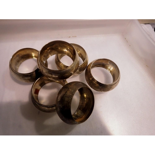 1059 - Six white metal napkin rings. P&P Group 1 (£14+VAT for the first lot and £1+VAT for subsequent lots)