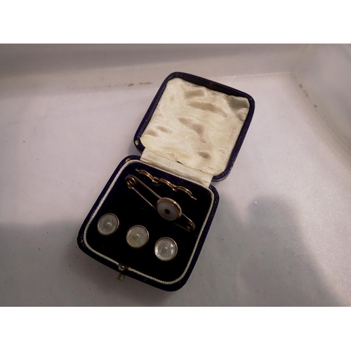 1062 - Cased gents yellow metal and mother of pearl stud set. P&P Group 1 (£14+VAT for the first lot and £1... 