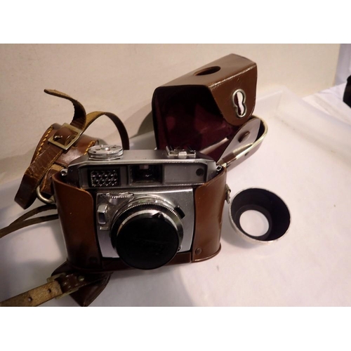 1071 - Cased Balda Baldessa camera. P&P Group 1 (£14+VAT for the first lot and £1+VAT for subsequent lots)