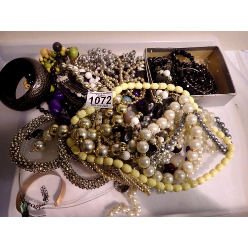 1072 - Quantity of costume jewellery mainly necklaces. P&P Group 1 (£14+VAT for the first lot and £1+VAT fo... 