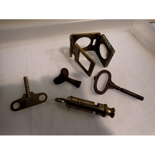 1082 - Acme City whistle, mixed keys and a brass magnifier. P&P Group 1 (£14+VAT for the first lot and £1+V... 