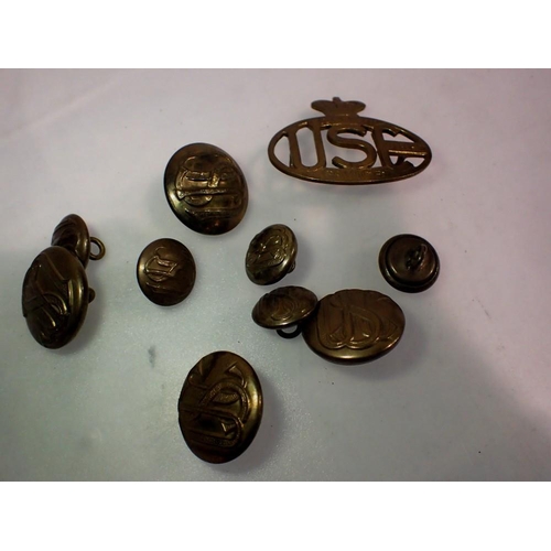 1085 - United Services Corps cap badge and buttons. P&P Group 1 (£14+VAT for the first lot and £1+VAT for s... 