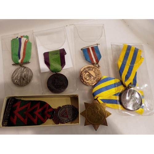 1087 - Mixed UK commemorative medals, including 1902 Preston Guild, Runcorn & Widnes Co-operative Society, ... 