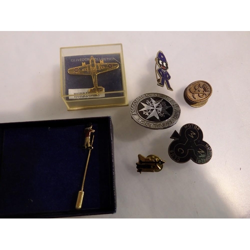 1093 - Enamelled pin badges and buttonholes, including Northwich Motor Club, St Johns Ambulance Association... 