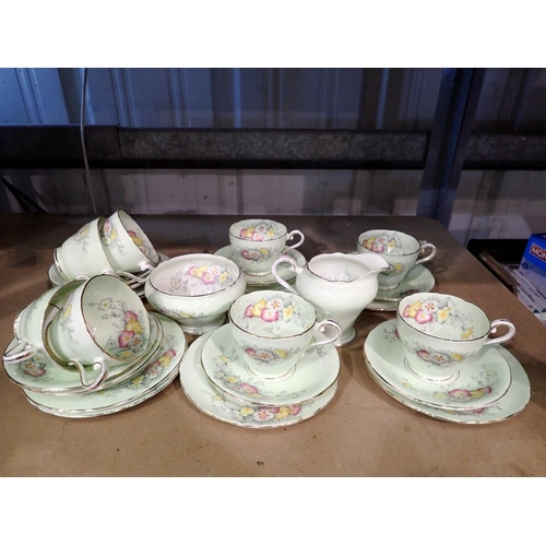 1154 - 26 piece 1930s Aynsley tea service in the pansy pattern. Not available for in-house P&P