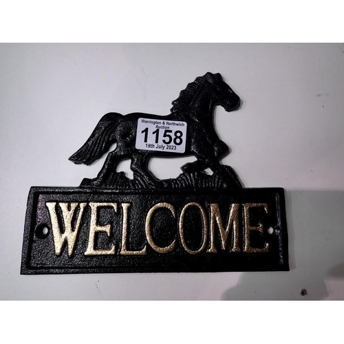 1158 - Cast iron horse gate welcome sign, L: 20 cm. P&P Group 2 (£18+VAT for the first lot and £3+VAT for s... 
