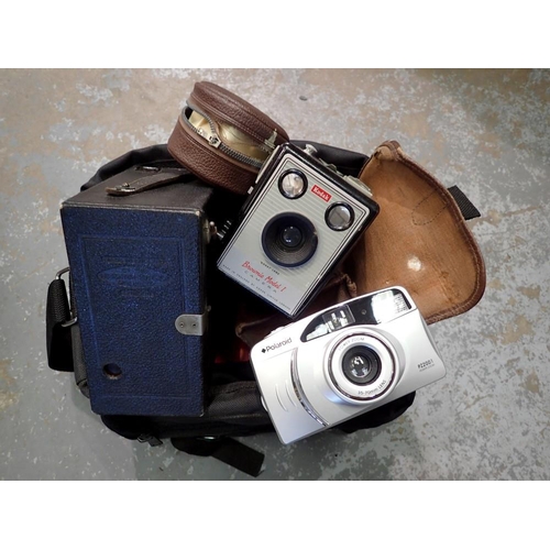 1171 - Mixed cameras to include a Polaroid P22001 and a Kodak brownie model 7. Not available for in-house P... 