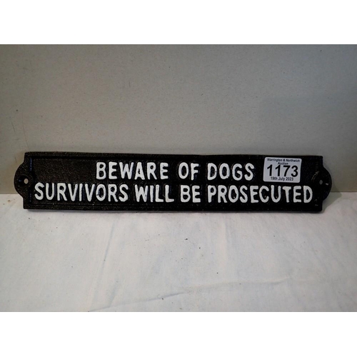 1173 - Cast iron beware of dog sign, L: 30 cm. P&P Group 1 (£14+VAT for the first lot and £1+VAT for subseq... 