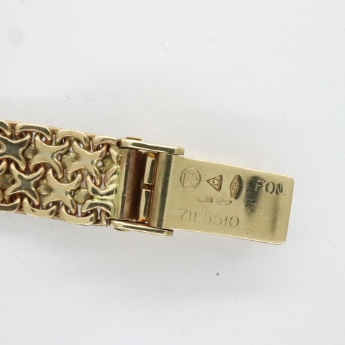 122 - OMEGA: ladies 9ct gold wristwatch on a 9ct gold bracelet, winder detached but present total 29g. P&P... 