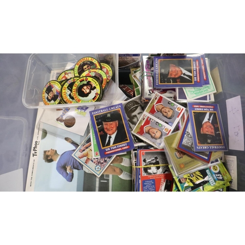 Assorted English and Scottish football cards. UK P&P Group 2 (£20+VAT