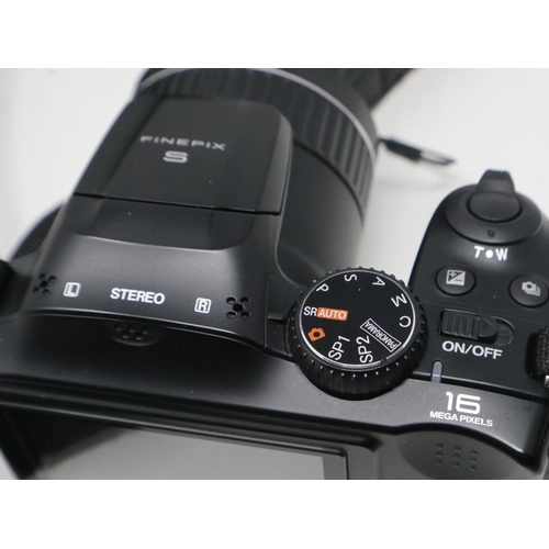 Fujifilm Finepix S6800 digital camera with UK P&P Group