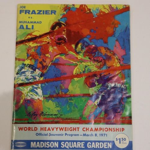 2125 - Joe Frazier V Muhammad Ali official souvenir programme, 8th March 1971. UK P&P Group 1 (£16+VAT for ... 