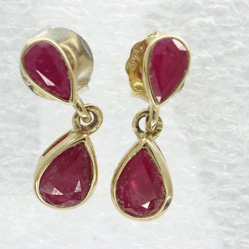 17 - Pair of 9ct gold drop earrings set with rubies, drop H: 17 mm, 1.4g. UK P&P Group 1 (£16+VAT for the... 