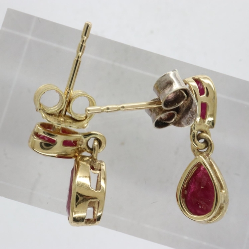 17 - Pair of 9ct gold drop earrings set with rubies, drop H: 17 mm, 1.4g. UK P&P Group 1 (£16+VAT for the... 