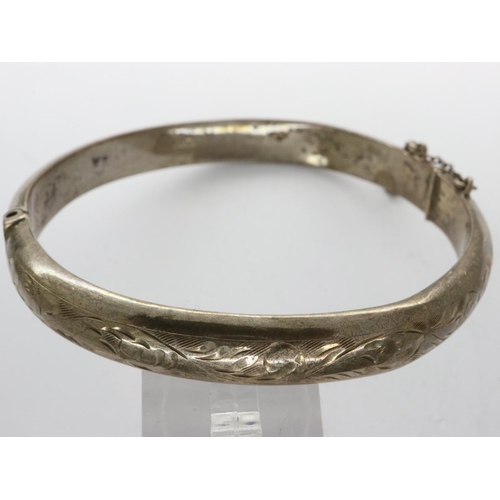 28 - Hallmarked silver bangle, Chester assay, D: 70 mm, 12.3g. UK P&P Group 1 (£16+VAT for the first lot ... 