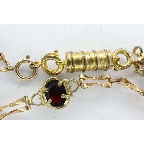 32 - 9ct gold gate bracelet with magnetic clasp set with three cherry amber cabochons, L: 20 cm, 6.1g. UK... 