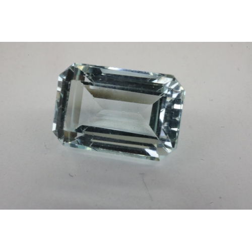 37 - Natural emerald cut loose aquamarine stone: 2.52ct, L: 15 mm, H: 12 mm. UK P&P Group 1 (£16+VAT for ... 