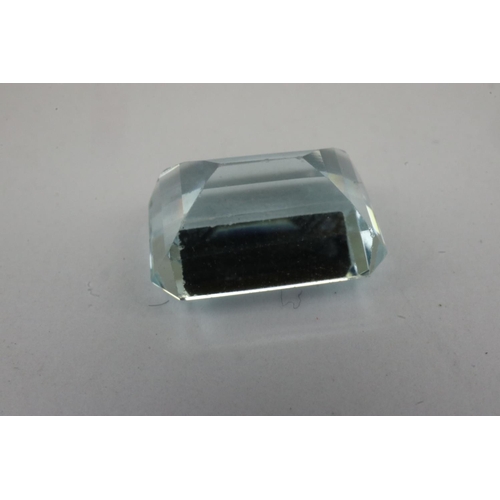 37 - Natural emerald cut loose aquamarine stone: 2.52ct, L: 15 mm, H: 12 mm. UK P&P Group 1 (£16+VAT for ... 