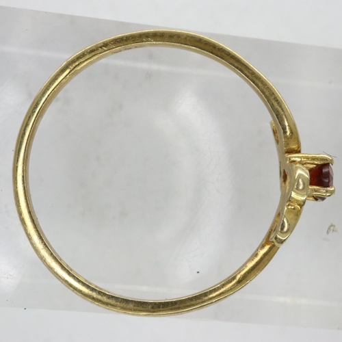 62 - 9ct gold ring set with garnet, size K/L, 0.9g. UK P&P Group 1 (£16+VAT for the first lot and £2+VAT ... 