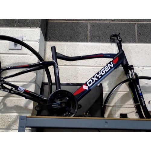 1013 - S Cross Oxygen bike frame. Not available for in-house P&P