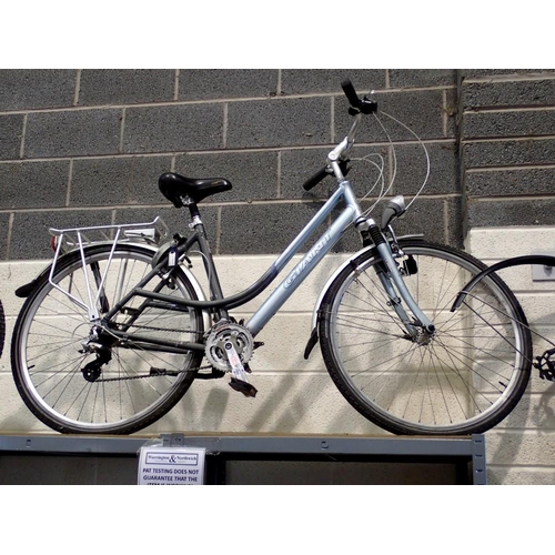 1014 - 20 inch frame 21 speed Giant city hooper type bike equipped with original Shimano shifters and brake... 