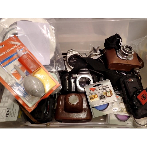 1023 - Quantity of mixed cameras and accessories including Minolta. Not available for in-house P&P