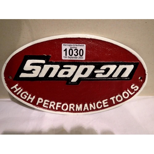 1030 - Cast iron Snap on sign. W:25cm UK P&P Group 1 (£16+VAT for the first lot and £2+VAT for subsequent l... 