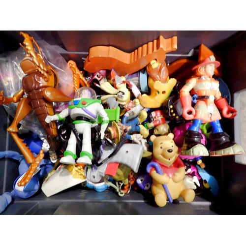 1034 - Quantity of mixed toy figurines. UK P&P Group 3 (£30+VAT for the first lot and £8+VAT for subsequent... 