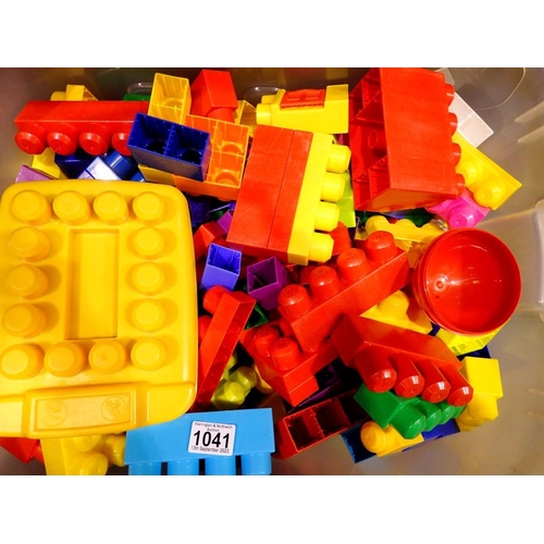 1041 - Mixed toys mainly building blocks. Not available for in-house P&P