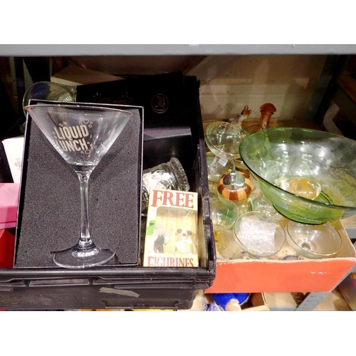 1046 - Mixed glassware including a set of Babycham glasses. Not available for in-house P&P