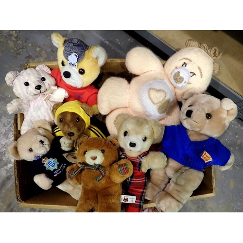 1047 - Box of mixed teddy bears. Not available for in-house P&P