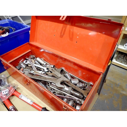 1705 - Large quantity of DF spanners in a metal Snap-on toolbox. Not available for in-house P&P