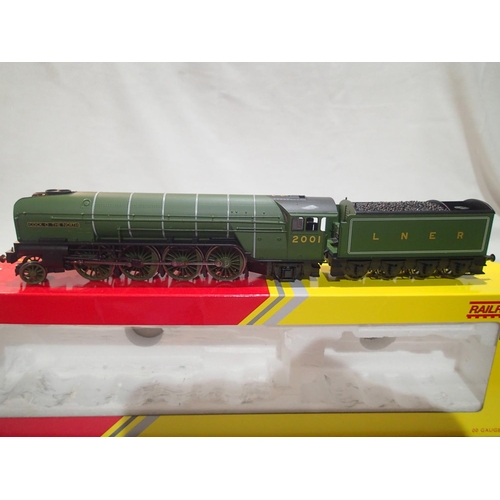 2010 - OO scale Hornby R3171 class P2, Cock O The North, 2001, LNER Green, in excellent condition, slight m... 