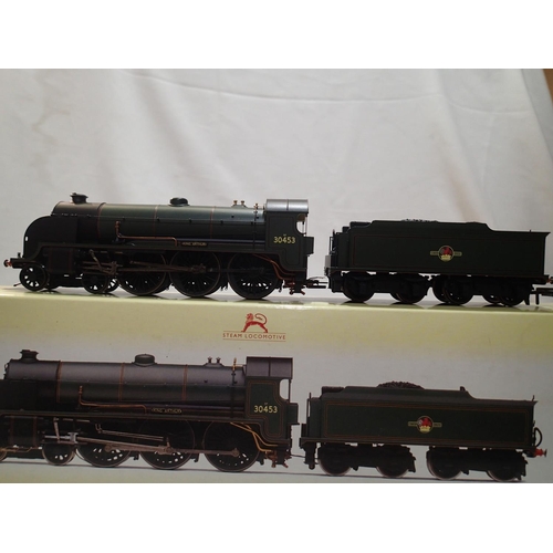 2059 - OO scale Hornby R2583, class N15, King Arthur, 30453, Green Late Crest, in excellent condition, box ... 