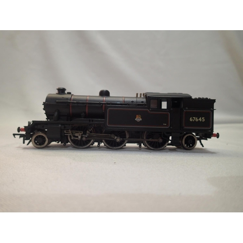 2067 - OO scale Bachmann V3 tank, Black, 67645 Early Crest, in excellent condition, unboxed. UK P&P Group 1... 