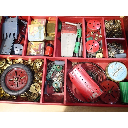 2261 - Wooden Meccano set box with two lift out trays (no 9/10) containing a quality of mostly red/green pa... 